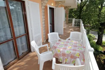 Image de Appartement de deux chambres avec la terrasse et la vue sur le mer Njivice, Krk (A-5398-c)