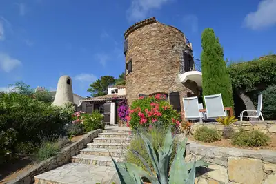 Image de Charmante villa avec piscine et vue panoramique sur la mer dans le golfe de St. Tropez