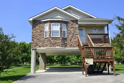 Image de Pigeon Forge près de la rivière, billets gratuits pour les attractions locales.