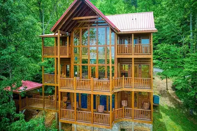 Image de Cette cabine de luxe offre certaines des meilleures vues que vous pourriez demander sur les Great Smoky Mountains