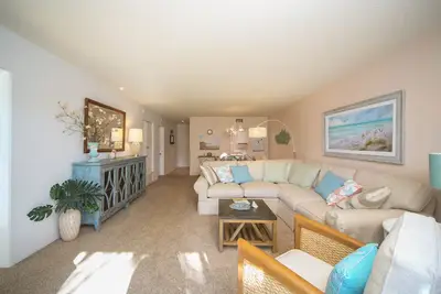Image de Beach Condo près de la plage du Lido et sur St. Armands Circle! Entièrement équipé et beau!