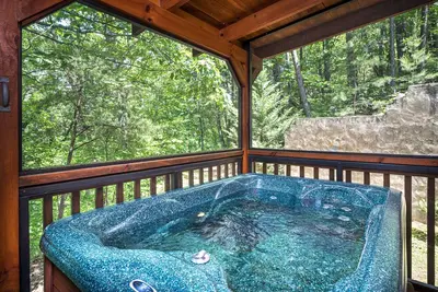 Image de ISOLÉ, bain à remous, billets d'attraction gratuits.