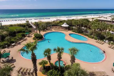 Image de Beau 2 chambres avec service de plage et vues spectaculaires