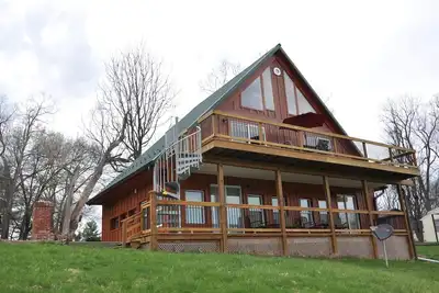 Image de Villa avec vue majestueuse sur la rivière Monocacy. 7 couchages, 2 salles de bain, cuisine complète