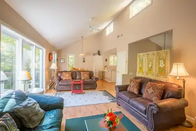 Image de Resort Mountain Home avec bain à remous privé à pied des piscines, Wifi Pond