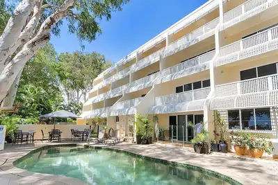 Sur Palm Cove Beachfront Apartment