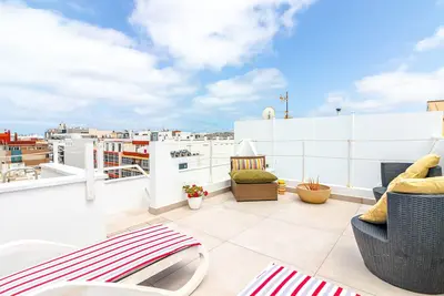 Image de Lovely apartment with big terrace beside the beach