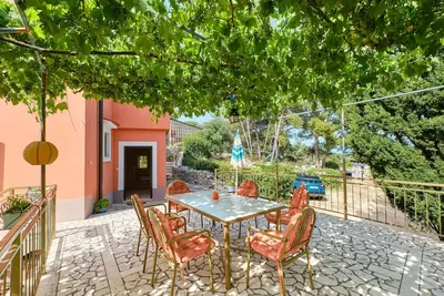 Image de Appartement de deux chambres avec la terrasse Cunski, Losinj (A-7867-b)
