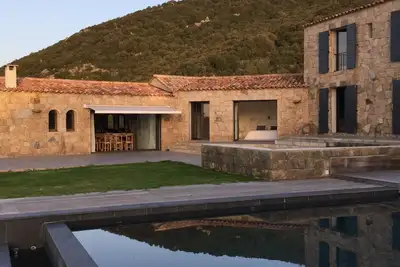 Image de Grande villa de standing avec piscine, vue exceptionnelle sur le golfe