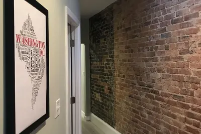 Image de Maison Loin De La Maison - Chic 2 Bdrm à Capitol Hill