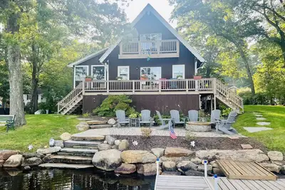 Image de Direct Lakefront Lake House, une vue imprenable 8 personnes sur une péninsule privée!
