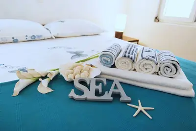 Image de Appartement de deux chambres avec la terrasse et la vue sur le mer Ugljan (A-8468-a)