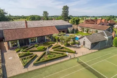Image de Cette grange unique et convertie est située dans un magnifique Aonb.