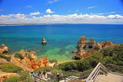 Image de Appartement Jardin Populaire avec Piscine! Près de la plage, de la marina et du centre-ville