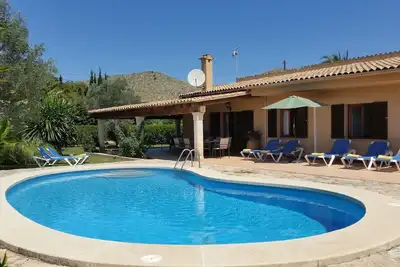 Image de Villa à la campagne avec piscine privée et intimité