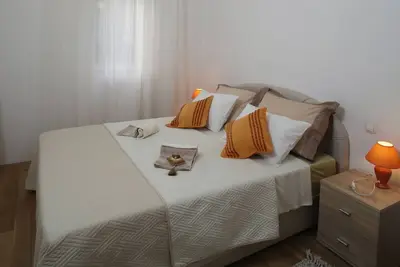 Image de Appartement de deux chambres prés de la plage Razanj, Rogoznica (A-14357-a)