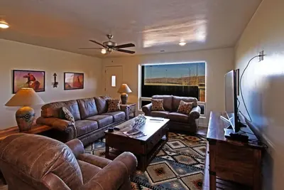 Image de Vues panoramiques magnifiques 3br / 2. Garage 5 voitures Ba 2, subdivision Rim Vista
