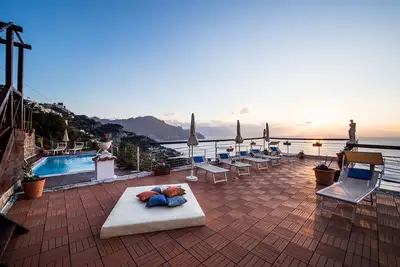 Image de Villa Gioiello - Piscine vue sur la mer avec chromothérapie