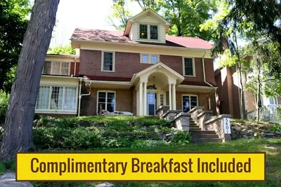 Image de Fabulous Niagara Gorgeview Location de vacances Petit-déjeuner gratuit