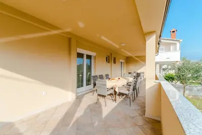Image de Appartement de quatre chambres avec la terrasse Privlaka, Zadar (A-14492-a)