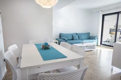 Image de Bel appartement familial près de la plage. Piscine / Wifi