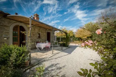 Image de Petite villa avec jardin et grande piscine privée