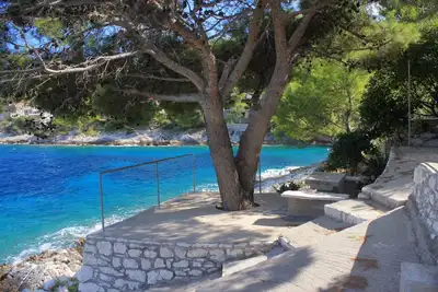 Image de Appartement de deux chambres prés de la plage Prigradica, Korcula (A-9140-b)