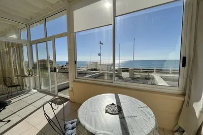 Image de Duplex de charme en front de mer avec véranda