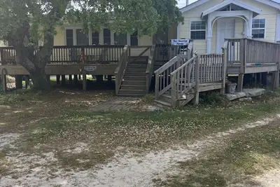 Image de Ocracoke Retreat dans le coeur du village. Efficacité à Louer