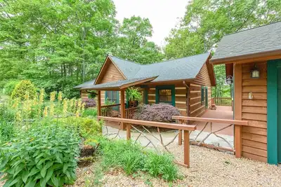 Image de 3br, 2ba cabine près de soufflage Rock, Nc, bain à remous, foyer, à proximité de la montagne de ski des Appalaches