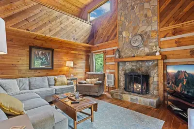 Image de Cabane en rondins 2br pour animaux de compagnie à Boone, Foyer au bois, Table de ping-pong, Grill