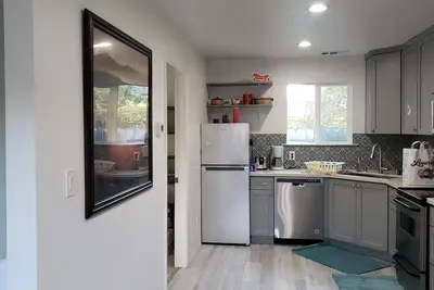 Image de Une charmante maison d'hôtes indépendante qui accepte les animaux de compagnie vous accueille. . .