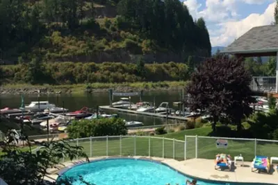 Image de Belle Juin dans le Shuswap, Réserver Presque Vendu!