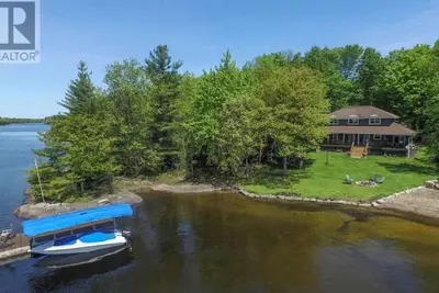 Image de Muskoka Cottage Location sur Moon River!