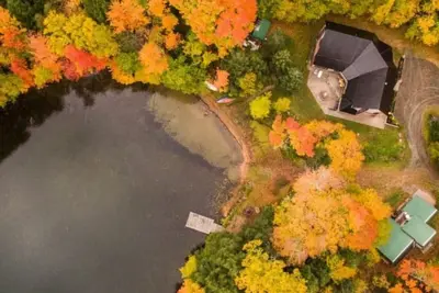 Image de Luxe 6 Chambre Muskoka Chalet / Cottage  plage privée w / Crystal Clear Water!