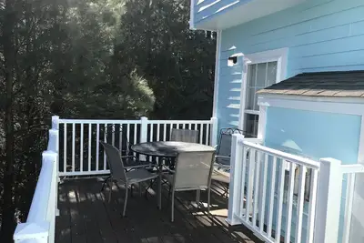 Image de 4 chambres 3. 5 fin de bain unité dort 11, 4 pâtés de maisons de la plage et à quelques pas de la promenade