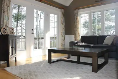 Image de Belle Cottage familiale dans le L'emplacement est parfait!