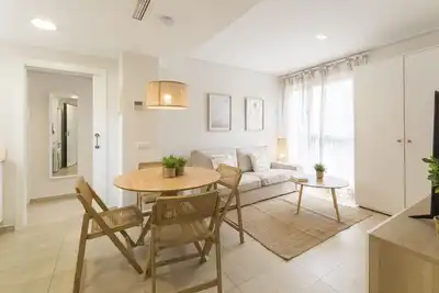 Image de Appartement décoré dans un style moderne, avec wifi.