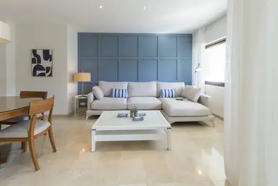 Image de Appartement avec vue incroyable sur la mer / la piscine