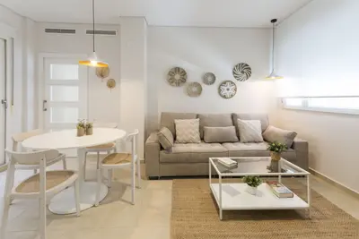 Image de Bel appartement, décoration moderne. À côté du port. Wifi gratuit