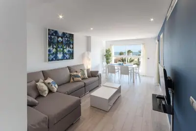 Image de Fabuleux appartement de plage pour d'excellentes vacances. Vues à la mer.