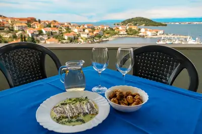 Image de Appartement de deux chambres avec le balcon et la vue sur le mer Kali, Ugljan (A-14116-d)