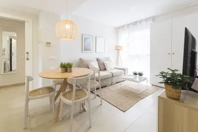 Image de Appartement avec cuisine de bureau. Décoration moderne À côté du port. Wifi