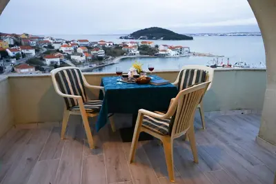 Image de Appartement de deux chambres avec la terrasse et la vue sur le mer Kali, Ugljan (A-14116-a)