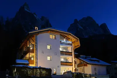 Image de L'Alpin-Residence Amadeus se trouve à deux pas du téléphérique de l'Alpe di Siusi