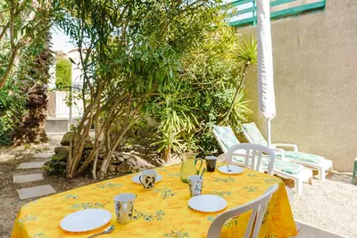 Image de Pavillon 3 pièces avec Terrasse à Gruissan - 4 Couchages, Animaux Admis, Parking Privé