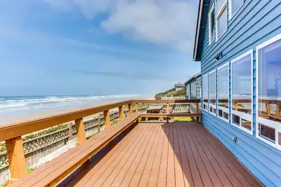 Image de Maison en bord de mer avec bain à remous sur miles de plage de sable près de Yachats! Dog Friendly! Nuit Gratuite!