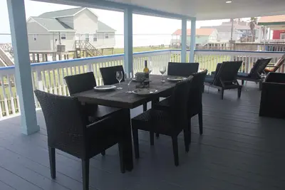 Image de Adorable Bungalow @ Bermuda Beach à quelques pas de la plage, familial et grand porche