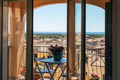 Image de Maison moderne, lumineuse et grande vue mer avec climatisation