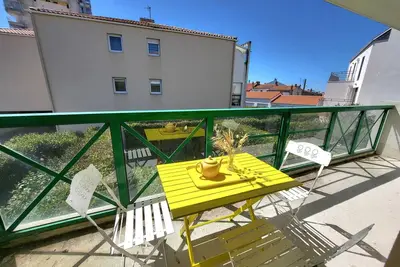 Image de T2 avec Balcon, Parking Privé, à 800m de la Plage et 500m des Commerces - Les Sables d'Olonne